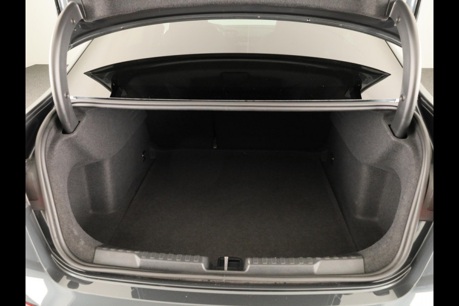 Audi A3 Limousine 35 TFSI Advanced edition 150pk | Navigatie | Parkeersensoren voor en achter | Apple carplay-/ Android auto | Led koplampen |