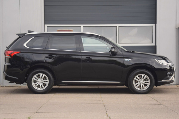 Mitsubishi Outlander 2.4 PHEV Pure APPLE CARPLAY/VERWARMDE VOORSTOELEN/CAMERA