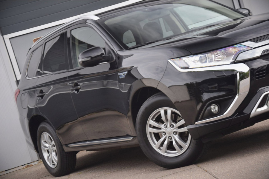 Mitsubishi Outlander 2.4 PHEV Pure APPLE CARPLAY/VERWARMDE VOORSTOELEN/CAMERA
