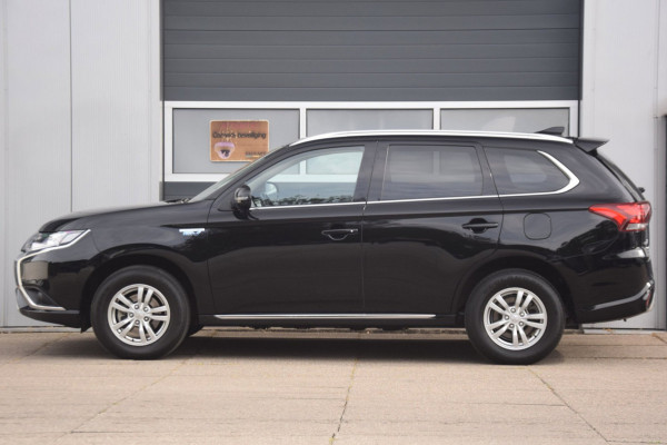 Mitsubishi Outlander 2.4 PHEV Pure APPLE CARPLAY/VERWARMDE VOORSTOELEN/CAMERA