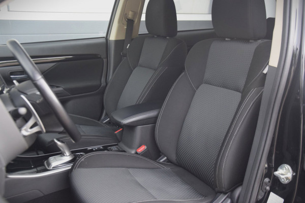 Mitsubishi Outlander 2.4 PHEV Pure APPLE CARPLAY/VERWARMDE VOORSTOELEN/CAMERA