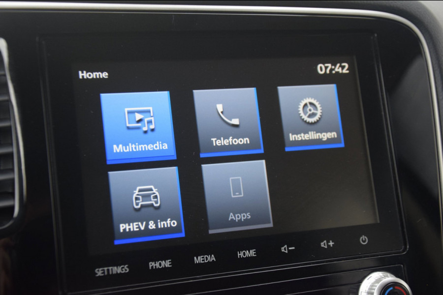 Mitsubishi Outlander 2.4 PHEV Pure APPLE CARPLAY/VERWARMDE VOORSTOELEN/CAMERA