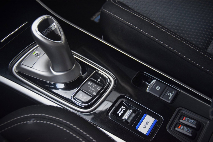 Mitsubishi Outlander 2.4 PHEV Pure APPLE CARPLAY/VERWARMDE VOORSTOELEN/CAMERA
