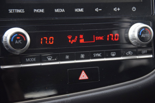 Mitsubishi Outlander 2.4 PHEV Pure APPLE CARPLAY/VERWARMDE VOORSTOELEN/CAMERA