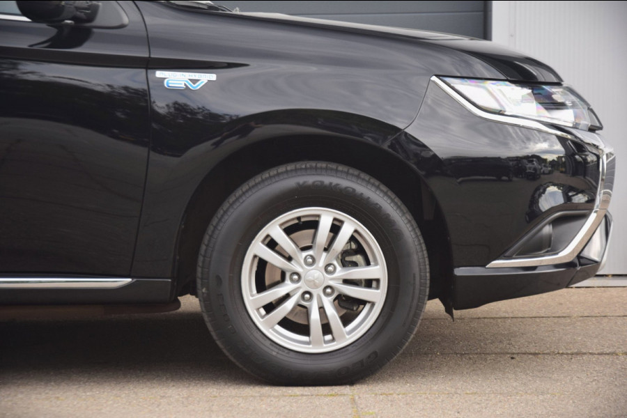 Mitsubishi Outlander 2.4 PHEV Pure APPLE CARPLAY/VERWARMDE VOORSTOELEN/CAMERA