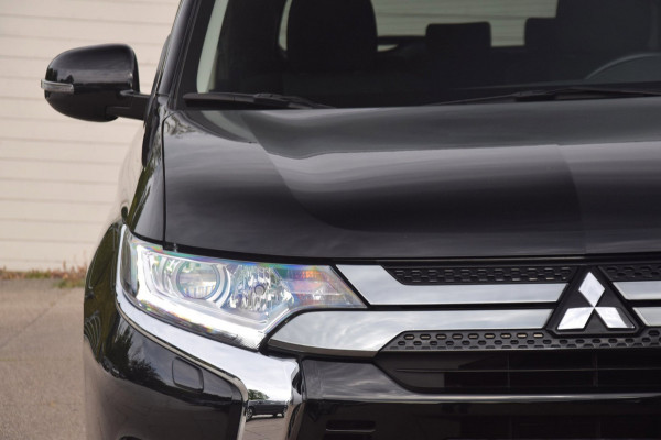 Mitsubishi Outlander 2.4 PHEV Pure APPLE CARPLAY/VERWARMDE VOORSTOELEN/CAMERA