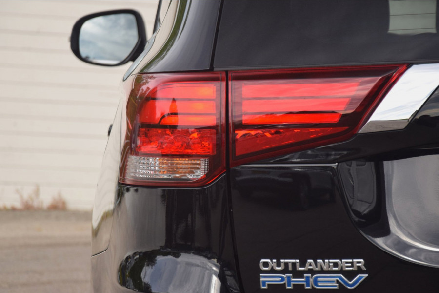 Mitsubishi Outlander 2.4 PHEV Pure APPLE CARPLAY/VERWARMDE VOORSTOELEN/CAMERA