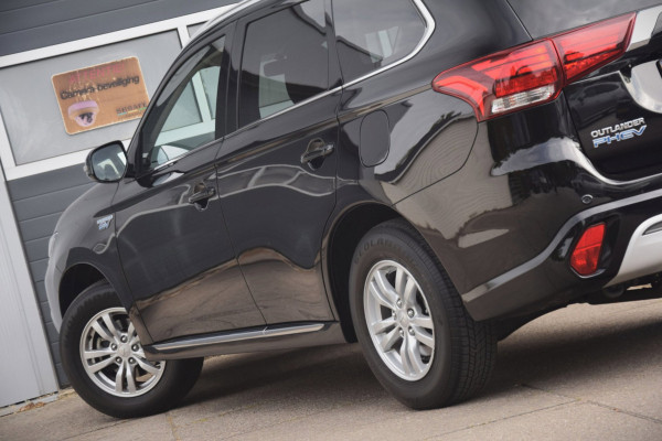 Mitsubishi Outlander 2.4 PHEV Pure APPLE CARPLAY/VERWARMDE VOORSTOELEN/CAMERA
