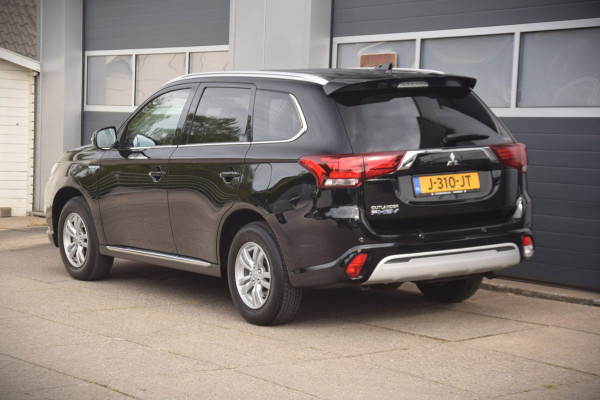 Mitsubishi Outlander 2.4 PHEV Pure APPLE CARPLAY/VERWARMDE VOORSTOELEN/CAMERA