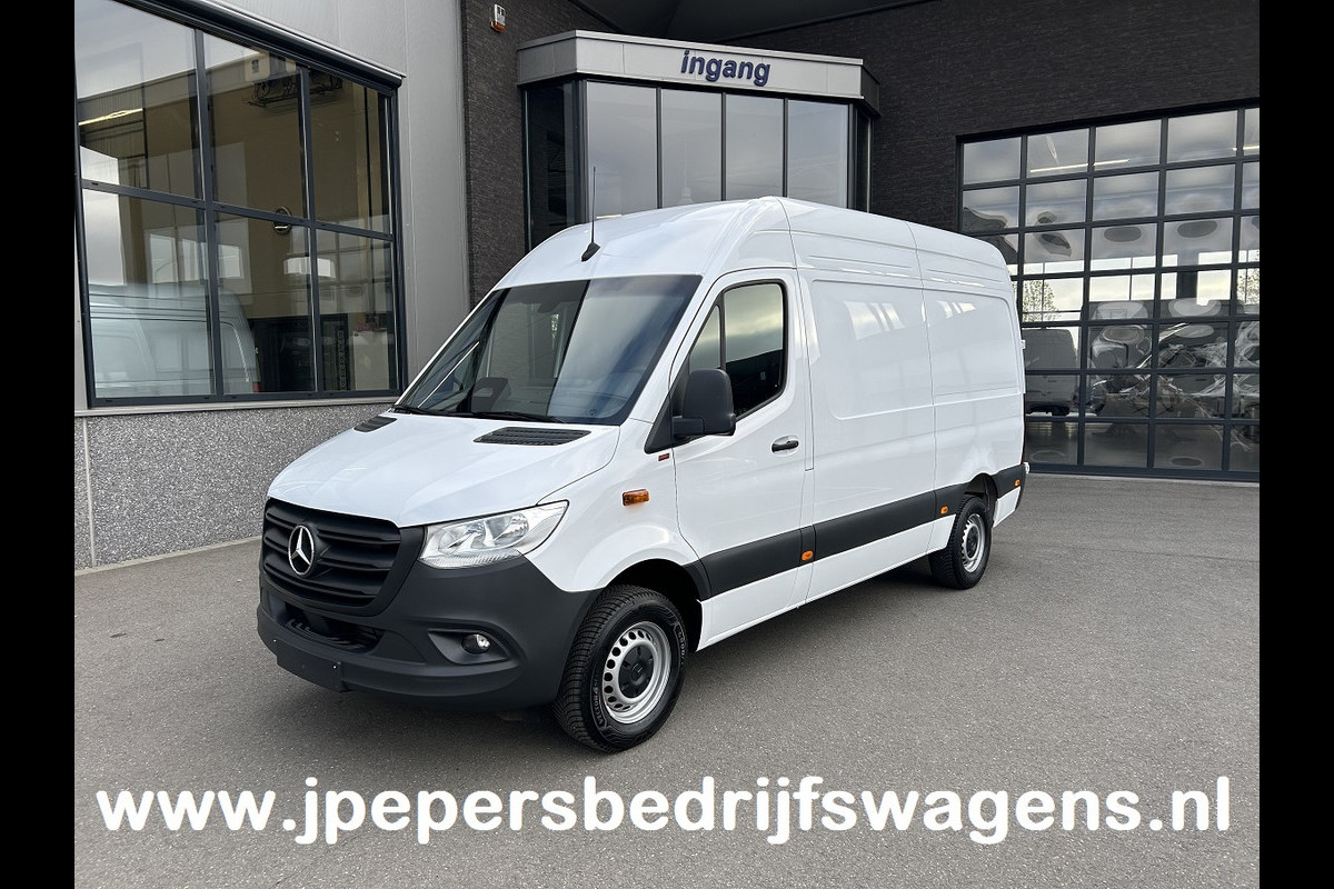 Mercedes-Benz Sprinter 317 CDI L2 H2 Pro Facelift / MBUX / Navigatie / Camera / Geveerde stoel / Cruise control / Airco / 270 Graden achterdeuren