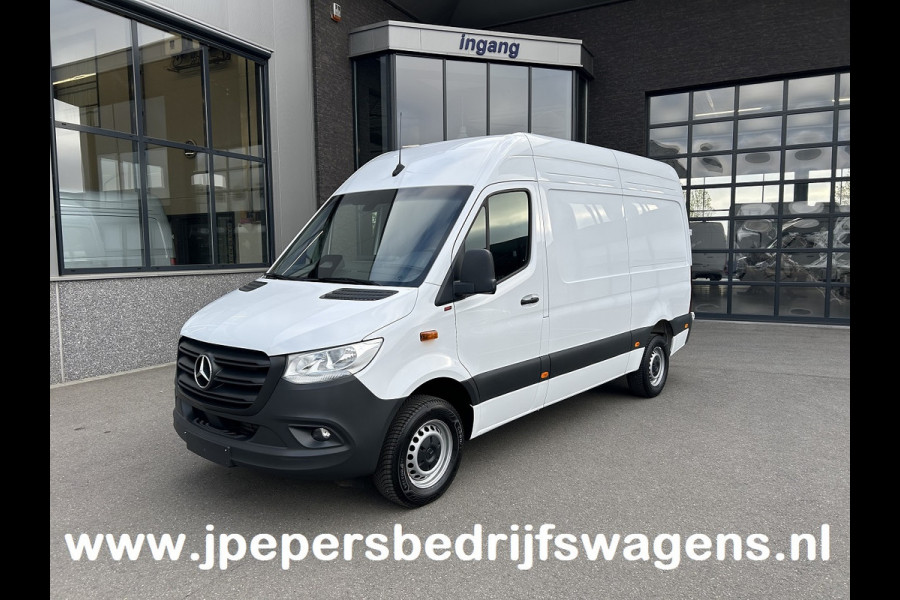 Mercedes-Benz Sprinter 317 CDI L2 H2 Pro Facelift / MBUX / Navigatie / Camera / Geveerde stoel / Cruise control / Airco / 270 Graden achterdeuren
