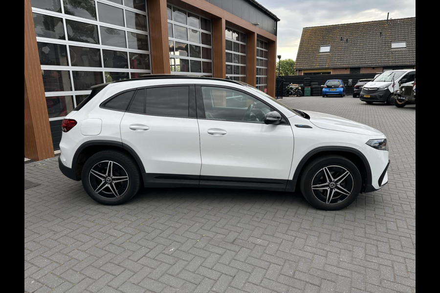 Mercedes-Benz EQA 250 Business Solution AMG 67 kWh | Panoramadak | Sfeerverlichting | Apple Carplay |