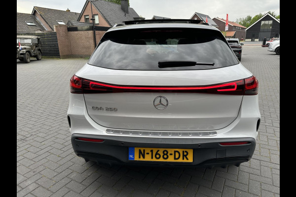 Mercedes-Benz EQA 250 Business Solution AMG 67 kWh | Panoramadak | Sfeerverlichting | Apple Carplay |