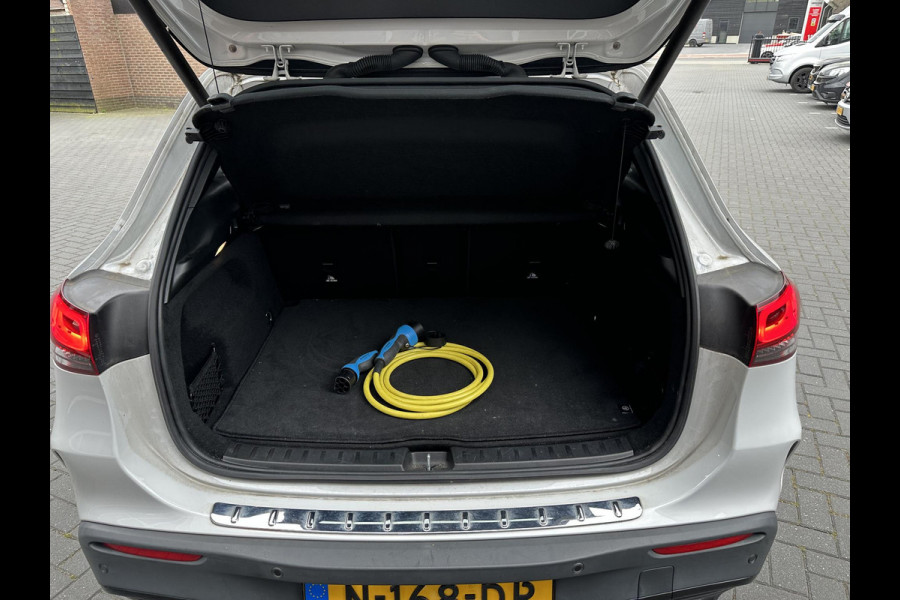 Mercedes-Benz EQA 250 Business Solution AMG 67 kWh | Panoramadak | Sfeerverlichting | Apple Carplay |