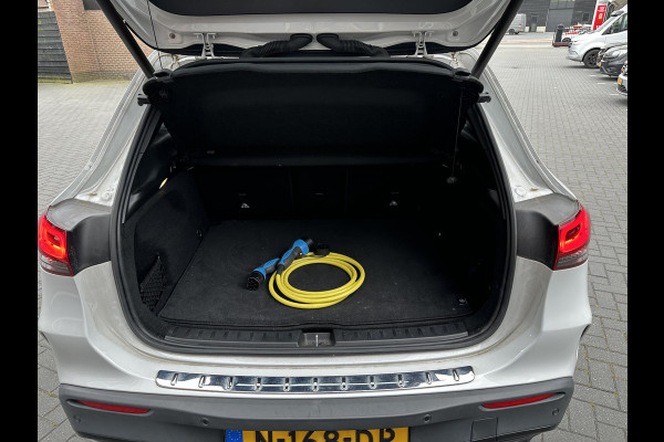 Mercedes-Benz EQA 250 Business Solution AMG 67 kWh | Panoramadak | Sfeerverlichting | Apple Carplay |