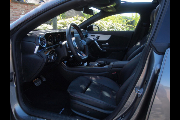 Mercedes-Benz CLA-Klasse 250 e Business Solution AMG Limited | Panoramadak | Camera | Sfeerverlichting | Apple Carplay |