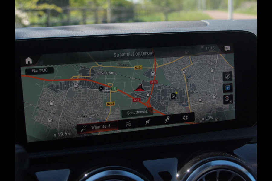 Mercedes-Benz CLA-Klasse 250 e Business Solution AMG Limited | Panoramadak | Camera | Sfeerverlichting | Apple Carplay |
