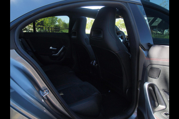 Mercedes-Benz CLA-Klasse 250 e Business Solution AMG Limited | Panoramadak | Camera | Sfeerverlichting | Apple Carplay |