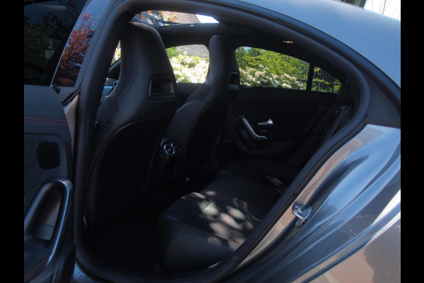Mercedes-Benz CLA-Klasse 250 e Business Solution AMG Limited | Panoramadak | Camera | Sfeerverlichting | Apple Carplay |