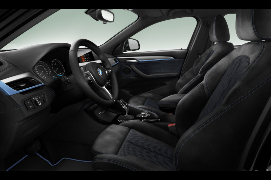 BMW X2 sDrive18i M-Sport - Stoelverwarming - LED - 19 inch