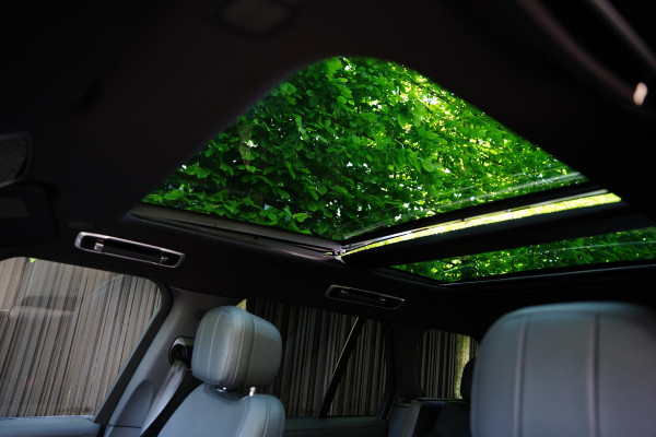 Land Rover Range Rover P 440 SE Zwart Leder / 23 Inch / Panoramadak
