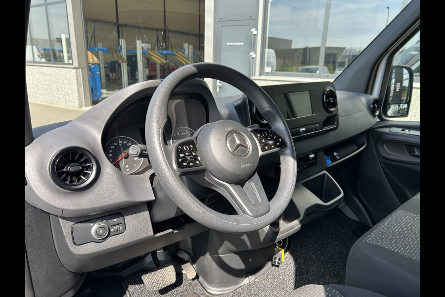 Mercedes-Benz Sprinter 317 CDI L2 H2 MBUX / Imperiaal / Trekhaak / Camera / Parkeersensoren / Navigatie / Cruise control / Airco / 270 Graden achterdeu