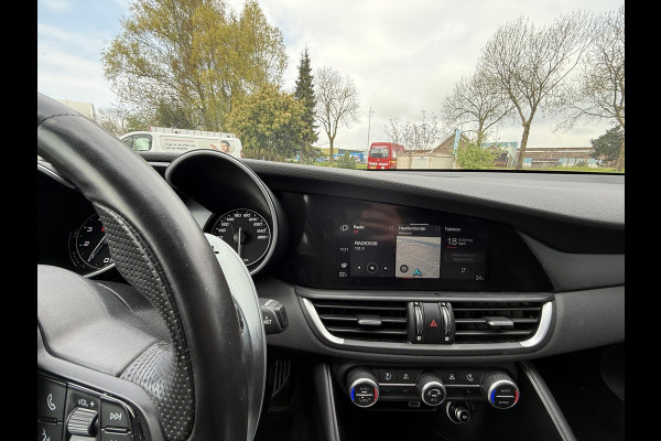 Alfa Romeo Giulia 2.0Turbo Aut. 200pk Sprint | Sport | Leder | Navi |