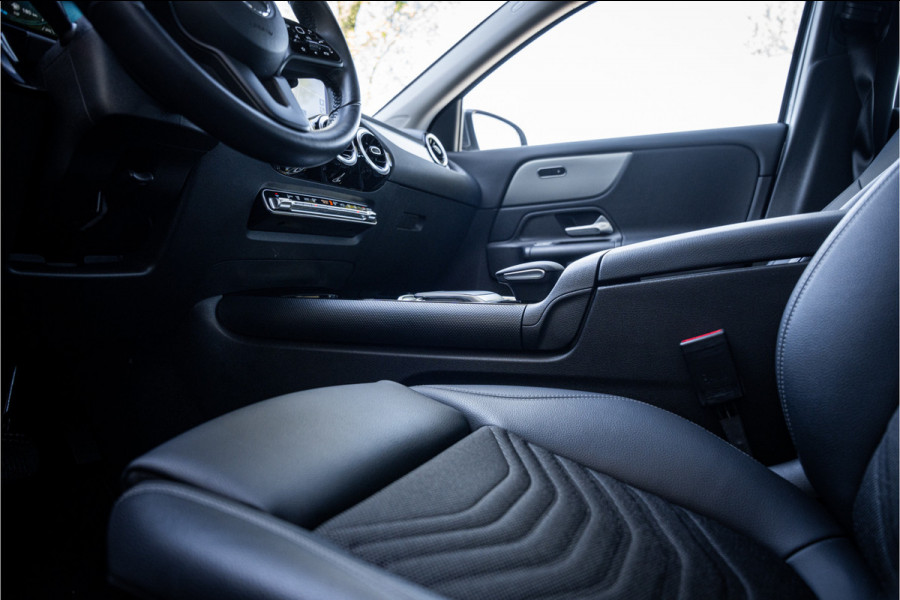 Mercedes-Benz GLA 250 e Style ** Panodak ** Trekhaak ** LED **