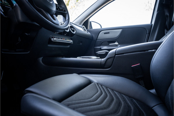 Mercedes-Benz GLA 250 e Style ** Panodak ** Trekhaak ** LED **