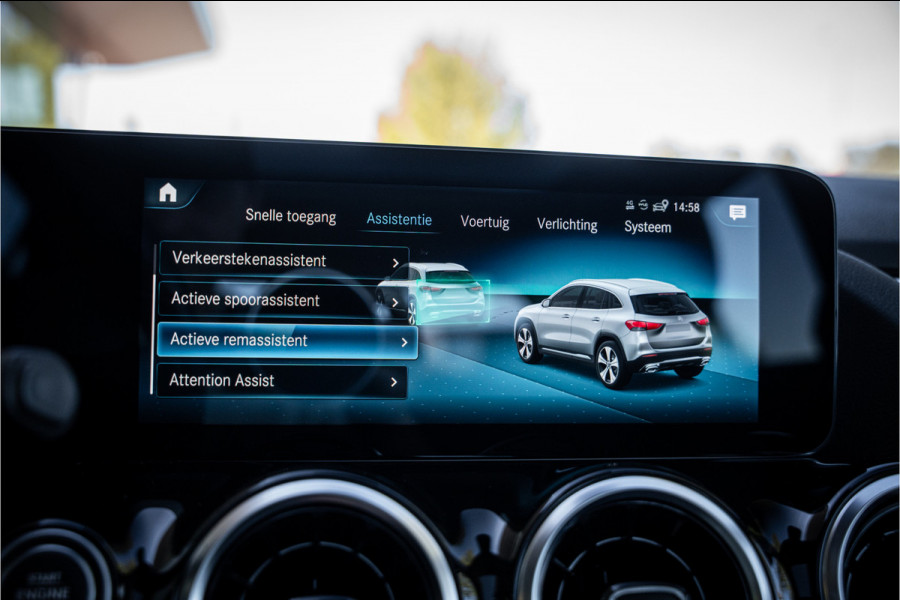 Mercedes-Benz GLA 250 e Style ** Panodak ** Trekhaak ** LED **