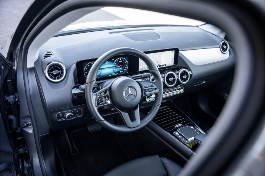 Mercedes-Benz GLA 250 e Style ** Panodak ** Trekhaak ** LED **