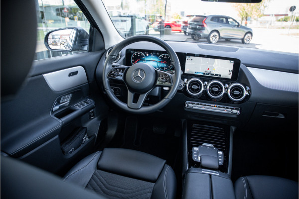 Mercedes-Benz GLA 250 e Style ** Panodak ** Trekhaak ** LED **