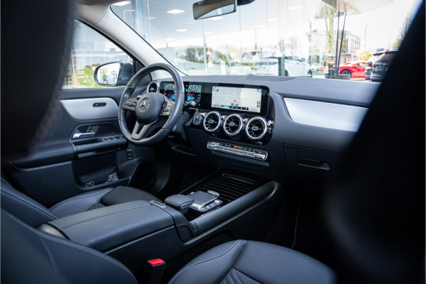 Mercedes-Benz GLA 250 e Style ** Panodak ** Trekhaak ** LED **