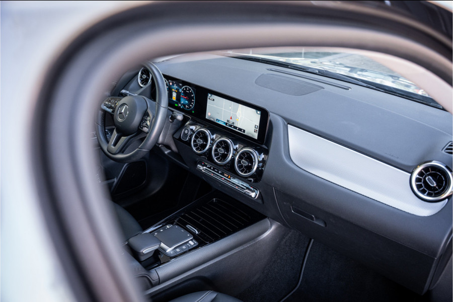 Mercedes-Benz GLA 250 e Style ** Panodak ** Trekhaak ** LED **