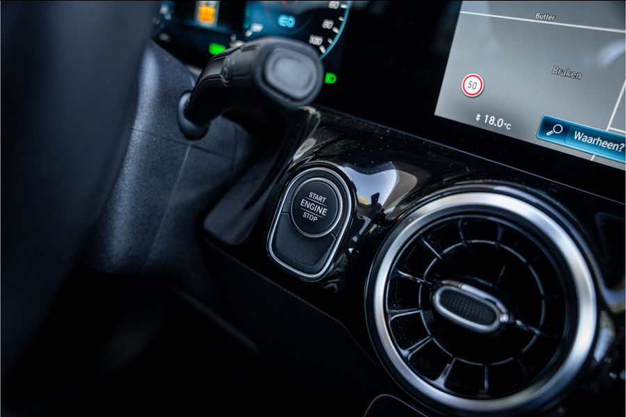 Mercedes-Benz GLA 250 e Style ** Panodak ** Trekhaak ** LED **