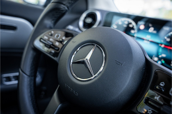 Mercedes-Benz GLA 250 e Style ** Panodak ** Trekhaak ** LED **