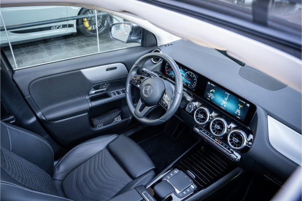 Mercedes-Benz GLA 250 e Style ** Panodak ** Trekhaak ** LED **