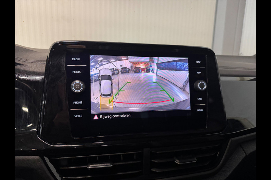 Volkswagen T-Roc 1.5 TSI R-Line | PANO | CAMERA | IQ LIGHTS | ACC