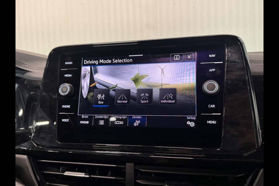 Volkswagen T-Roc 1.5 TSI R-Line | PANO | CAMERA | IQ LIGHTS | ACC