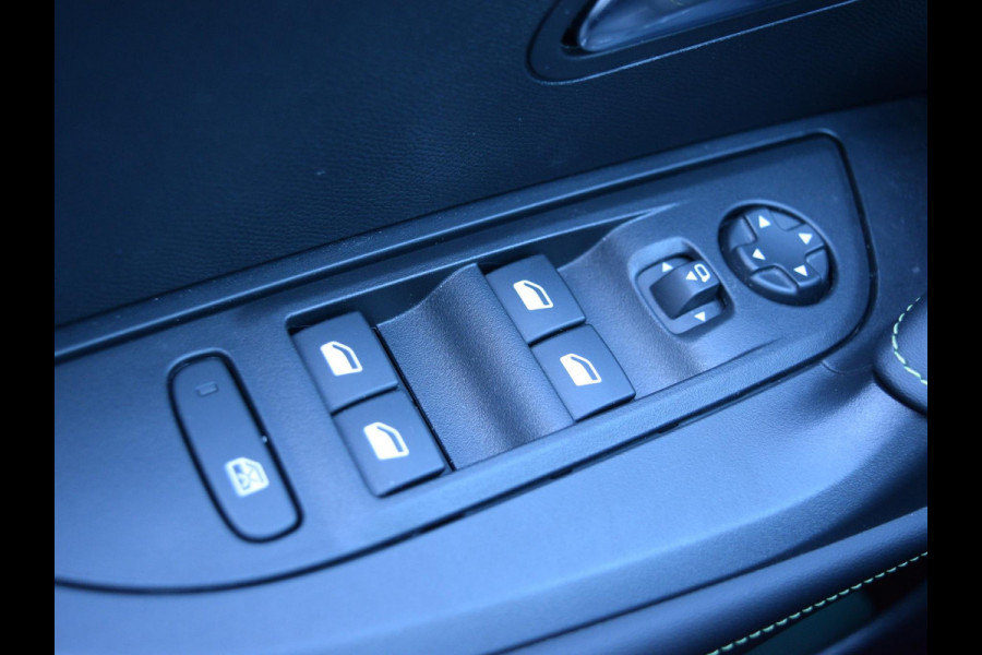 Peugeot e-2008 EV GT Avantage 54 kWh | TOT 8 JAAR GARANTIE | ADAPTIVE CRUISE CONTROL | NAVI | PARKEERSENSOREN MET CAMERA | 12.705 KM