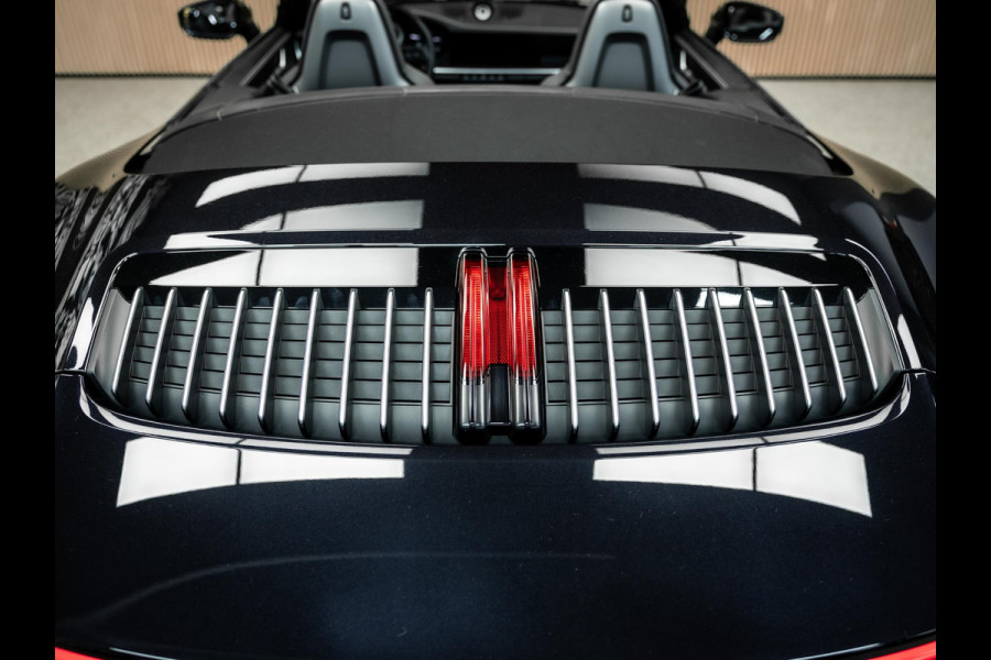 Porsche 911 Cabrio 3.0 Carrera 4 S | Akrapovic | NL geleverd | Burmester | Lift | Full Option | krijt stiksel| Stoel ventilatie en verwarming | dealer onderhouden |