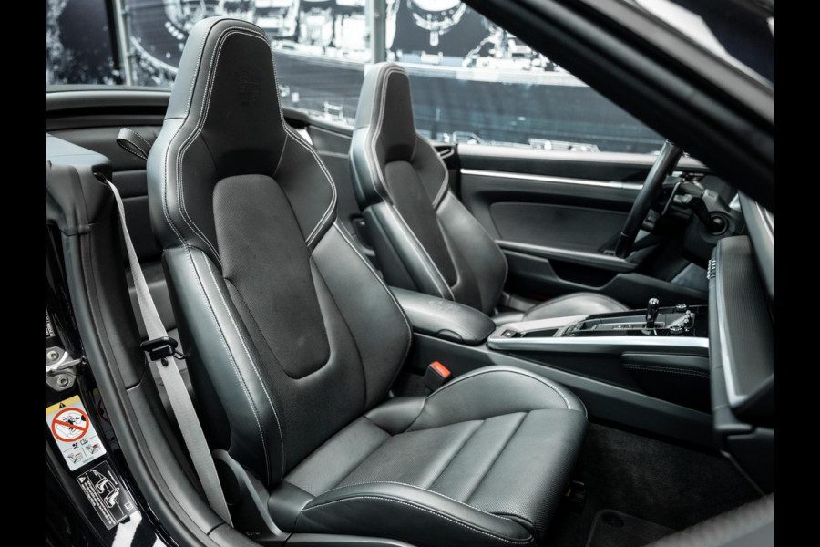 Porsche 911 Cabrio 3.0 Carrera 4 S | Akrapovic | NL geleverd | Burmester | Lift | Full Option | krijt stiksel| Stoel ventilatie en verwarming | dealer onderhouden |