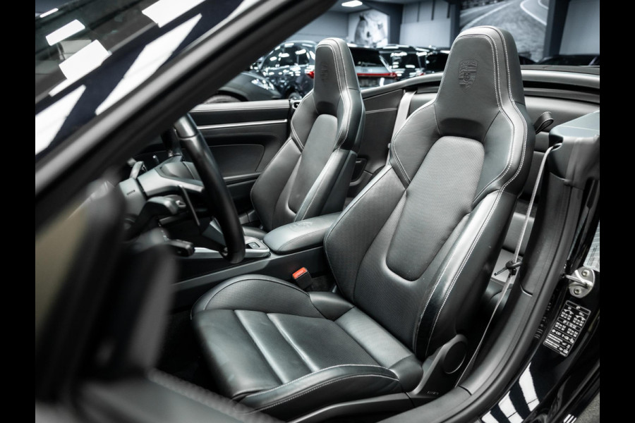 Porsche 911 Cabrio 3.0 Carrera 4 S | Akrapovic | NL geleverd | Burmester | Lift | Full Option | krijt stiksel| Stoel ventilatie en verwarming | dealer onderhouden |