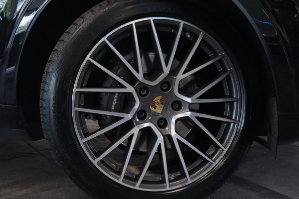 Porsche Cayenne 3.0 E-Hybrid Panoramadak Luchtvering Matrix 21"LM * Hemelvaartsdag geopend van 12:00 tot 17:00u *