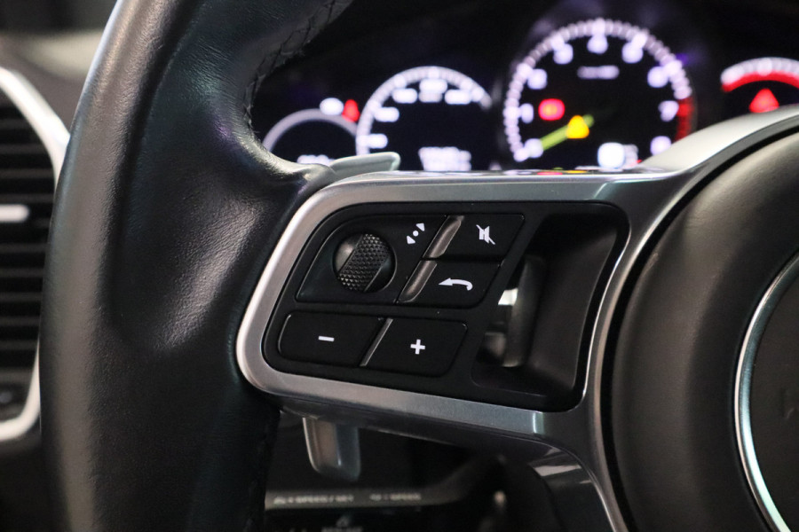 Porsche Cayenne 3.0 E-Hybrid Panoramadak Luchtvering Matrix 21"LM * Hemelvaartsdag geopend van 12:00 tot 17:00u *