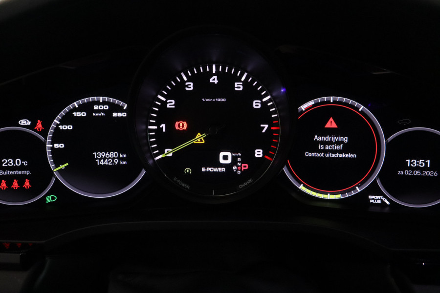 Porsche Cayenne 3.0 E-Hybrid Panoramadak Luchtvering Matrix 21"LM * Hemelvaartsdag geopend van 12:00 tot 17:00u *