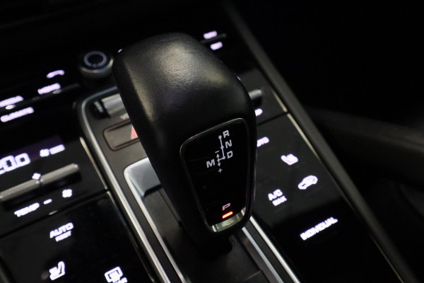 Porsche Cayenne 3.0 E-Hybrid Panoramadak Luchtvering Matrix 21"LM * Hemelvaartsdag geopend van 12:00 tot 17:00u *