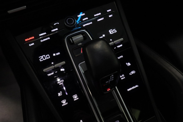 Porsche Cayenne 3.0 E-Hybrid Panoramadak Luchtvering Matrix 21"LM * Hemelvaartsdag geopend van 12:00 tot 17:00u *