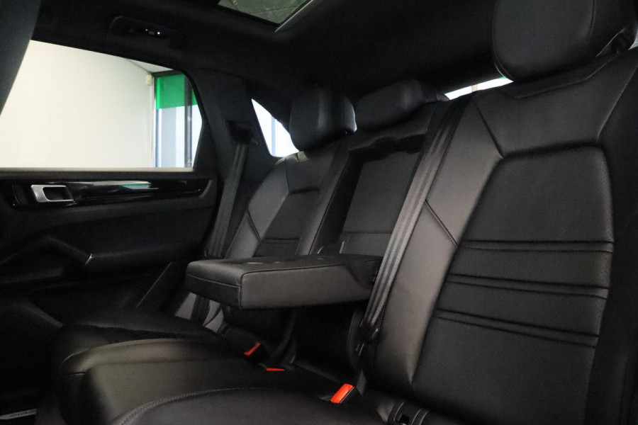 Porsche Cayenne 3.0 E-Hybrid Panoramadak Luchtvering Matrix 21"LM * Hemelvaartsdag geopend van 12:00 tot 17:00u *