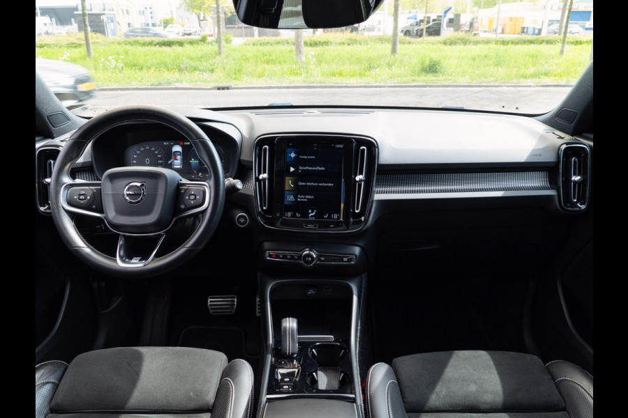 Volvo XC40 1.5 T5 Twin Engine R-Design Panorama